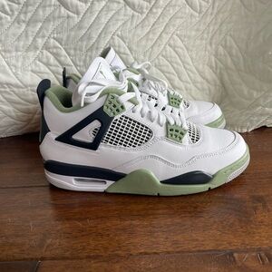 Nike White and Green Sneakers